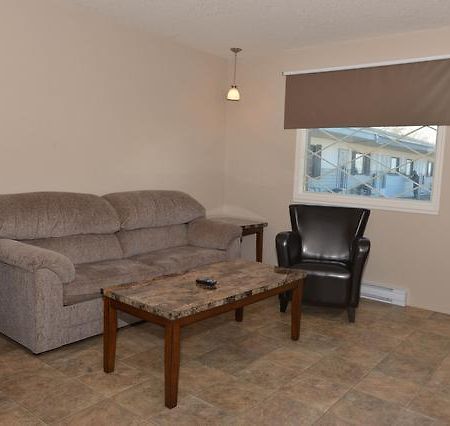 Thunderhill Motel And Suites Swan River ภายนอก รูปภาพ